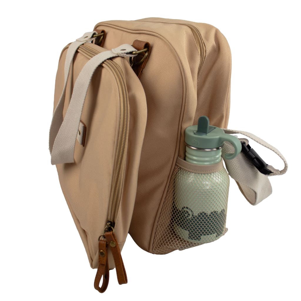 Sac à langer Urban Miel avec une poche latérale pour gourde ou biberon, idéal pour les sorties avec bébé.