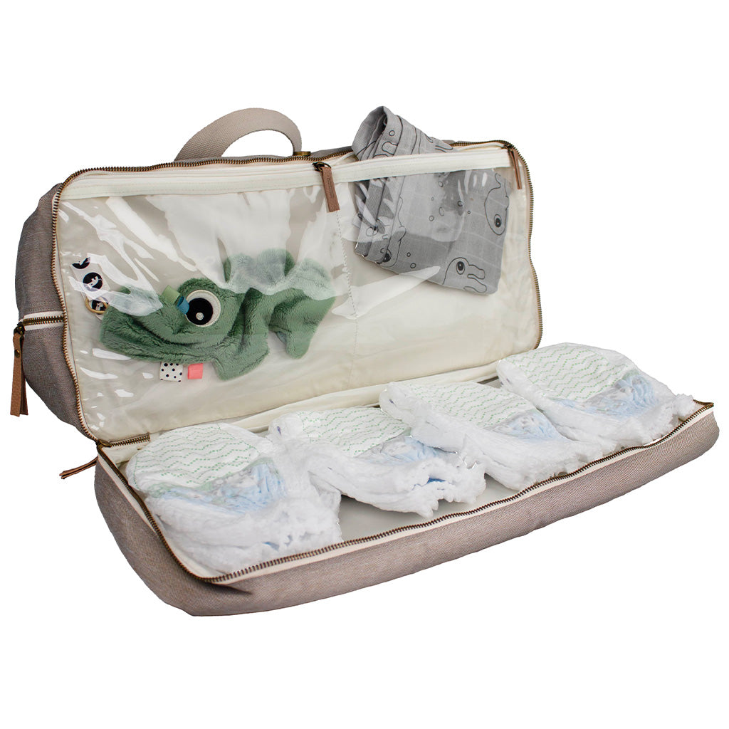 Vue intérieure du sac à langer Juliette Baby on Board, offrant un espace de rangement optimisé avec poches transparentes et organisation modulable.