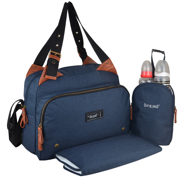 Sac à langer Titou Baby on Board bleu marine avec matelas à langer et pochette biberon isotherme, parfait pour les parents organisés.