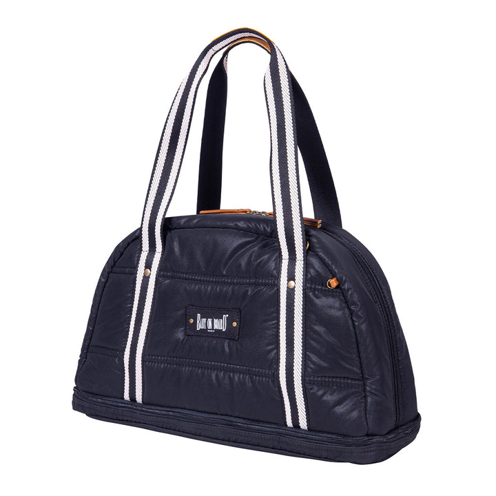 Sac à langer doudoune noir Baby on Board avec bandes blanches, un modèle sportif et tendance pour les sorties avec bébé.