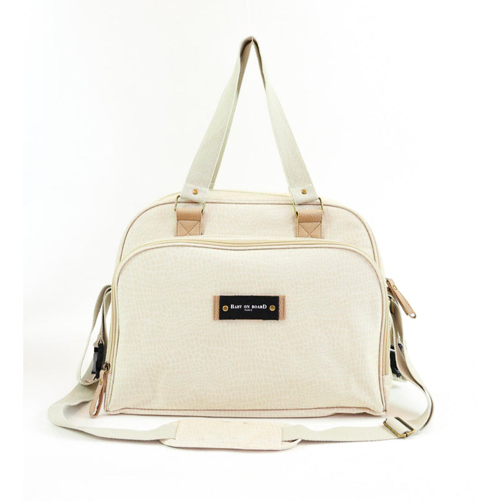 Sac à langer urban beige Baby on Board avec poignées crème, un modèle chic et pratique pour les parents en déplacement.