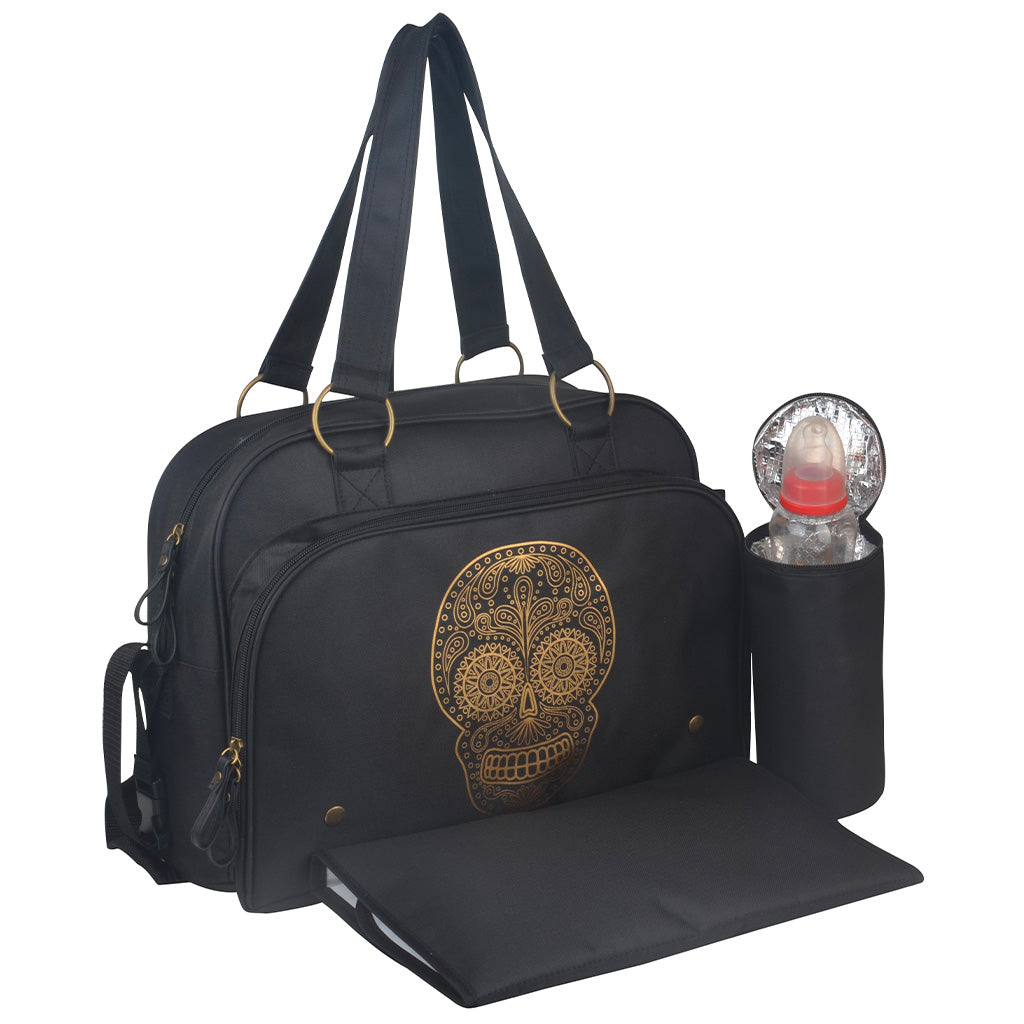 Sac à langer Simply Love Tattoo Baby on Board avec accessoires assortis, incluant un tapis à langer et une pochette isotherme pour les biberons.